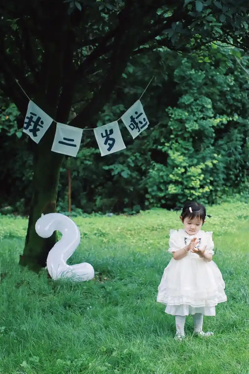 2岁宝宝生日写真 &骗你生女儿系列.#儿童摄影 #外景拍摄  - 抖音
