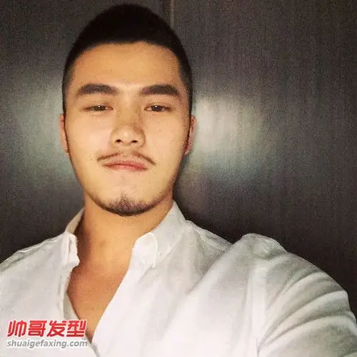 胡茬肌肉帅哥超短发寸头 又man又有型(2)-帅哥图片-帅哥发型网