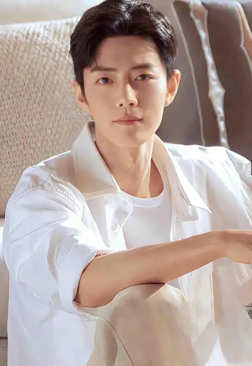 帅男演员top1,冲上娱乐榜热搜,引粉丝热议(全球帅哥排行榜前十名2021)