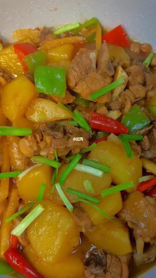 土豆焖鸡,好吃到汤汁都不剩