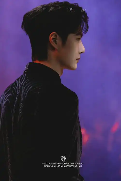 gq镜头下的王一博侧颜##gq拍的王一博侧颜