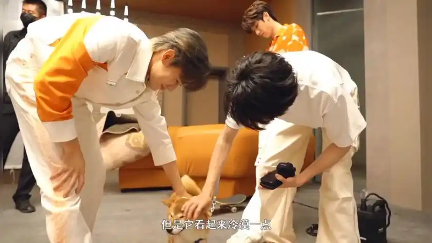 【马嘉祺】六斤:马嘉祺,你在外面这样是吧