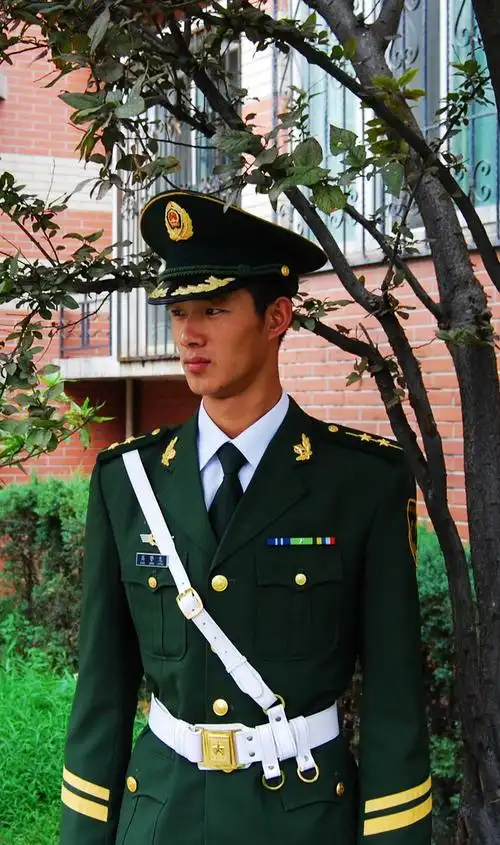 【转载】【引用】帅哥军警-高警龙