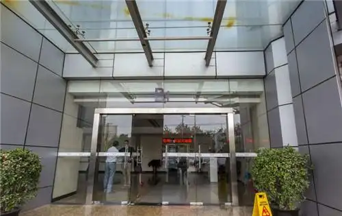 长远天地大厦大门