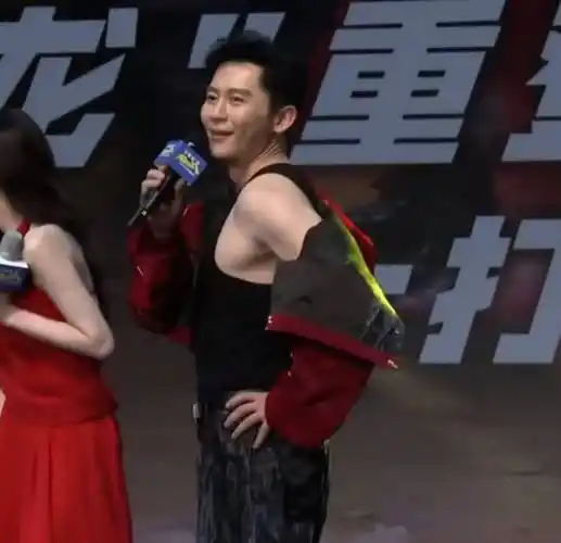 白鹿穿红裙露美背,宋雨琦金发撩人,范丞丞像新郎_李晨_节目_郑恺