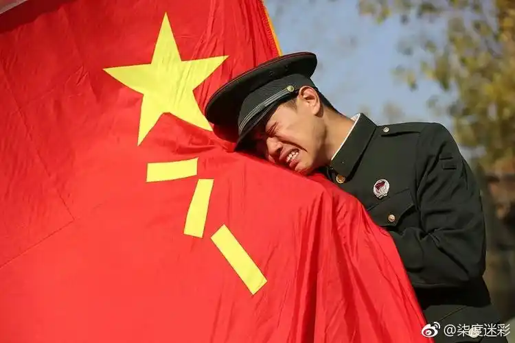 入伍时曾对着军旗庄严宣誓我是中国人民解放军军人