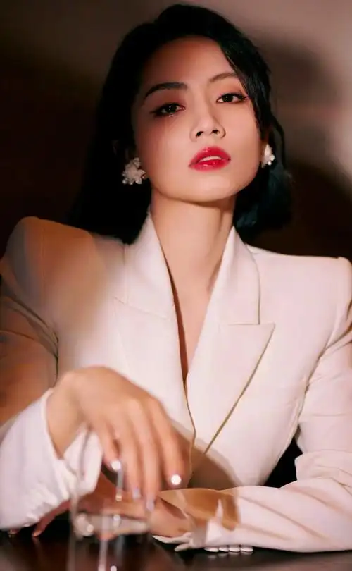 刘惜君高清淡雅美照,优雅迷人!_高清图集_新浪网