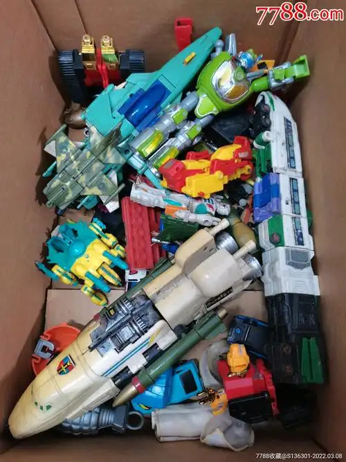 老变形金刚玩具及配件一箱子合拍