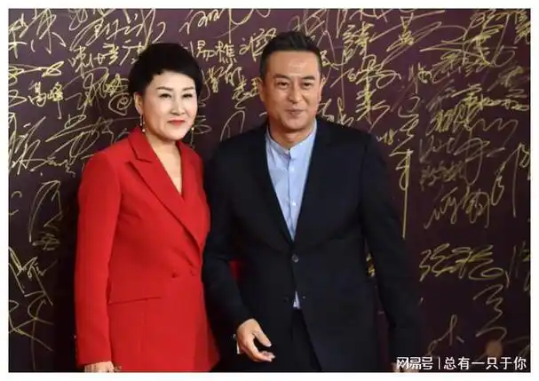 演员张凯丽:34岁嫁圈外老公,婚后生一女,如今女儿比她还漂亮