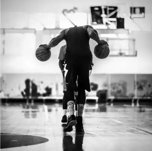 真的,对于篮球有太多诉诸不完的话在你寂寞孤独的时候篮球是你身边最