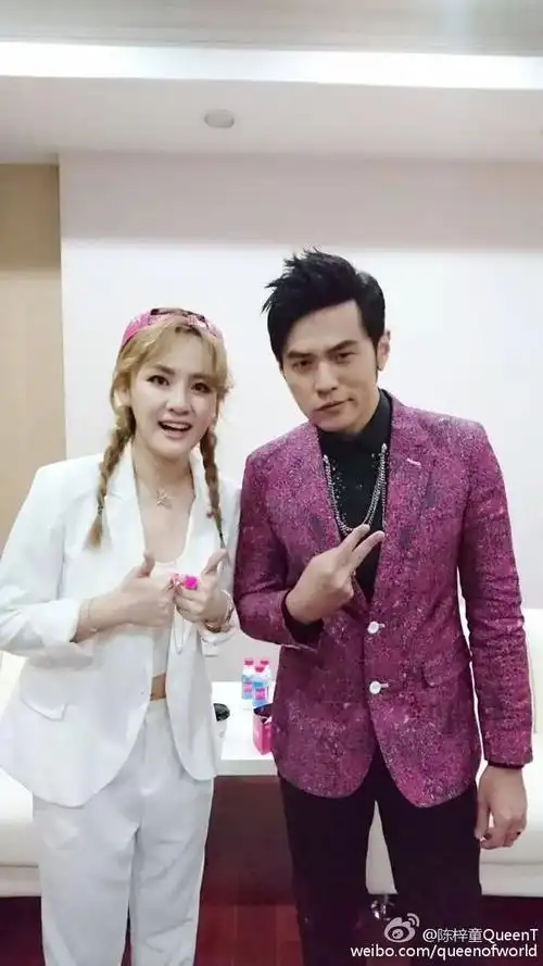 陈梓童当然选择了周杰伦.