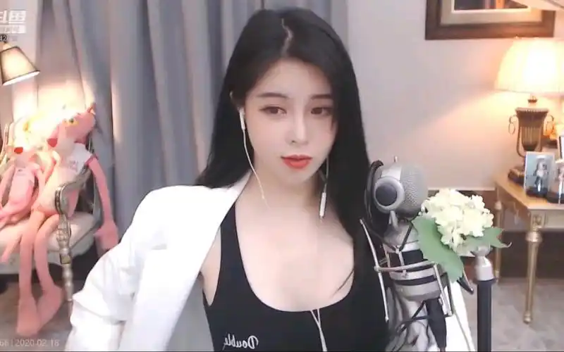 斗鱼苏恩在线比心----1/4