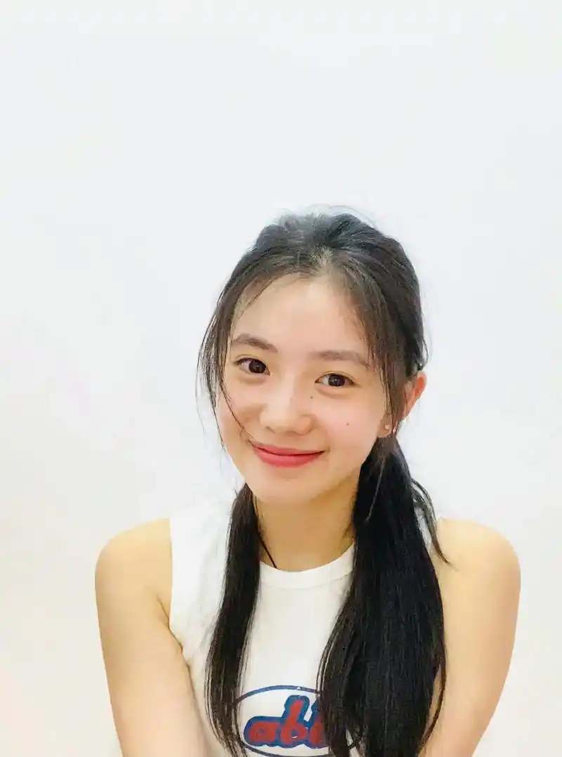 谋女郎刘浩存.#刘浩存笑容好甜 #刘浩存模仿自己的表情包 # - 抖音