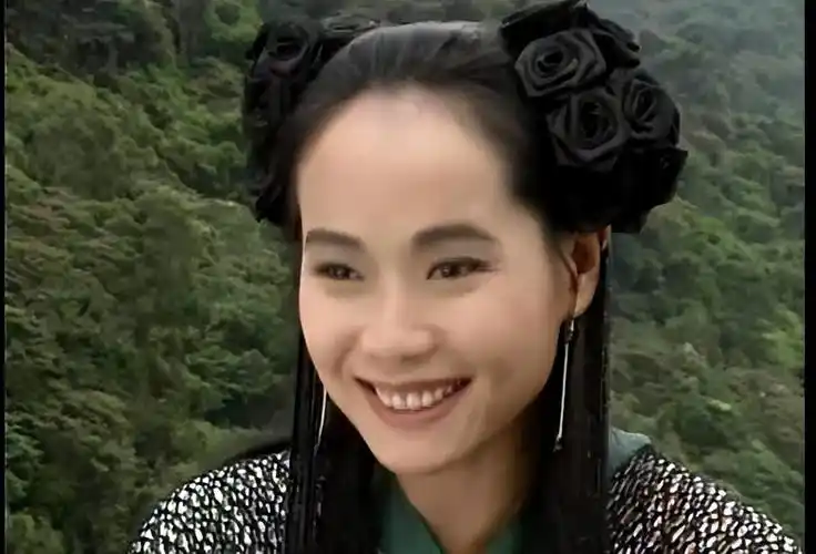 回顾叶童嫁大9岁富豪目睹丈夫梅开四度不离婚她真的幸福吗