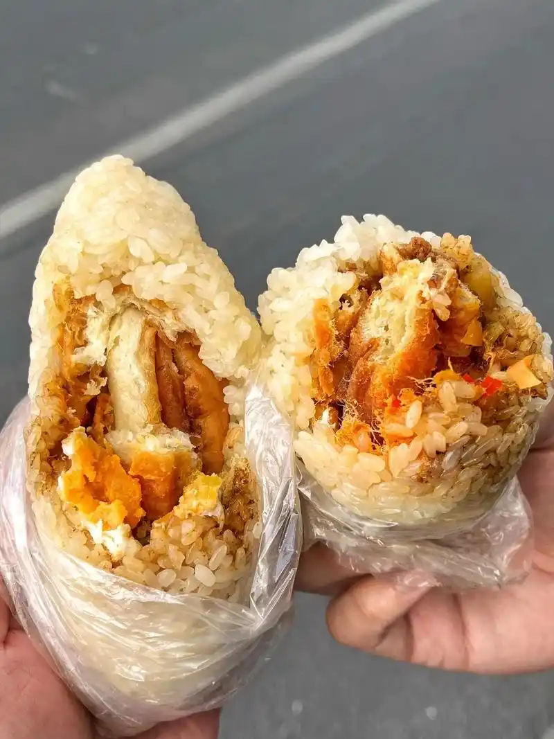 只有周末才能吃到!- 这家粢饭团馋了很久 周 - 抖音