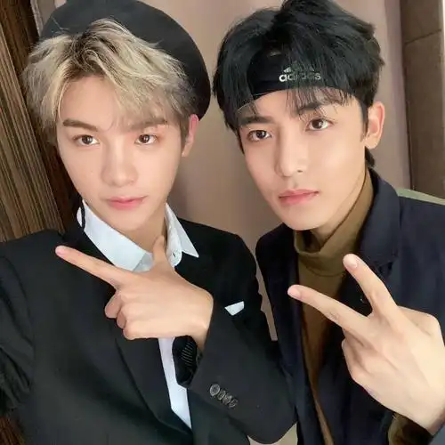 justin黄明昊 侯明昊