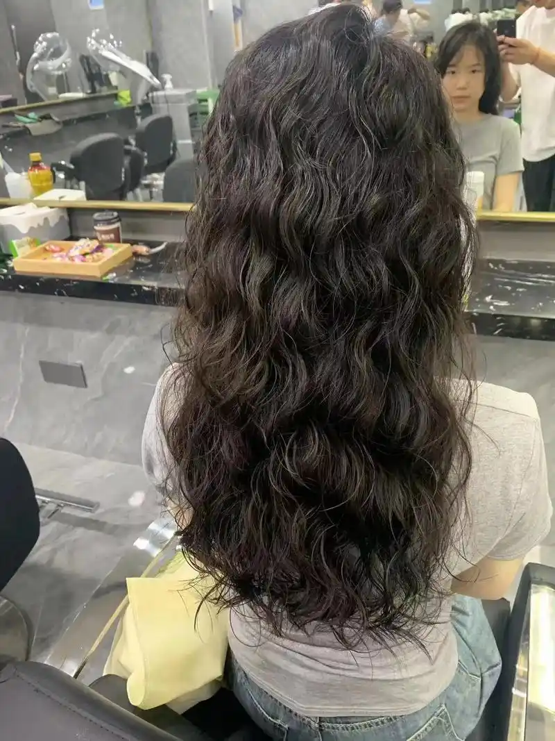 这种卷比羊毛卷要大一点自然一 - 抖音