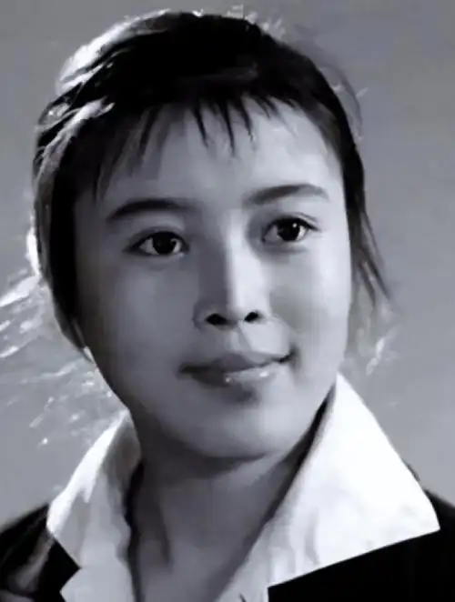 64岁丁嘉丽现状满脸沧桑不修边幅年轻没管好下半身