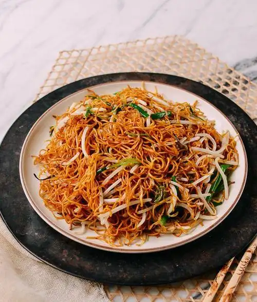 炒面做出新花样,港式酱油皇炒面,鲜香美味,做法很简单_豆芽