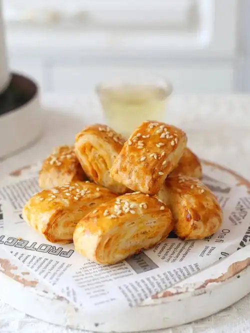 咸香可口,酥到掉渣的肉松千层酥,好吃到不停