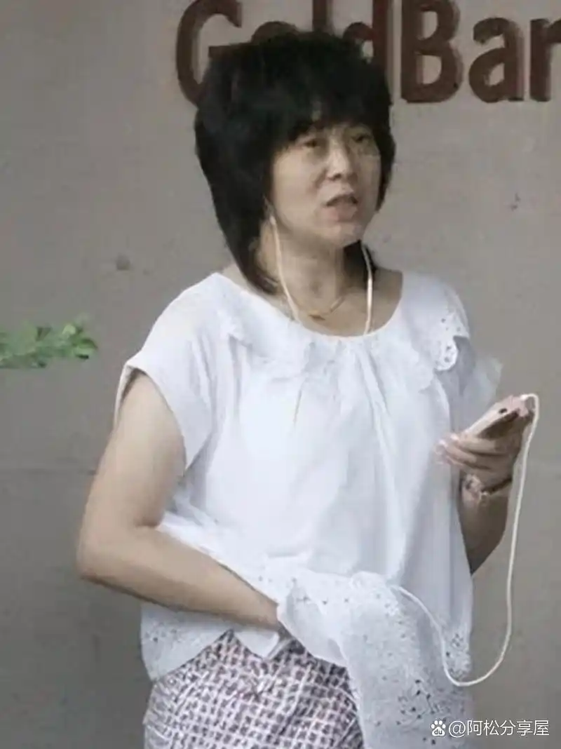 1995年,葛优听了妻子贺聪的话,拿出全部存款350万,一口气在北京三环内