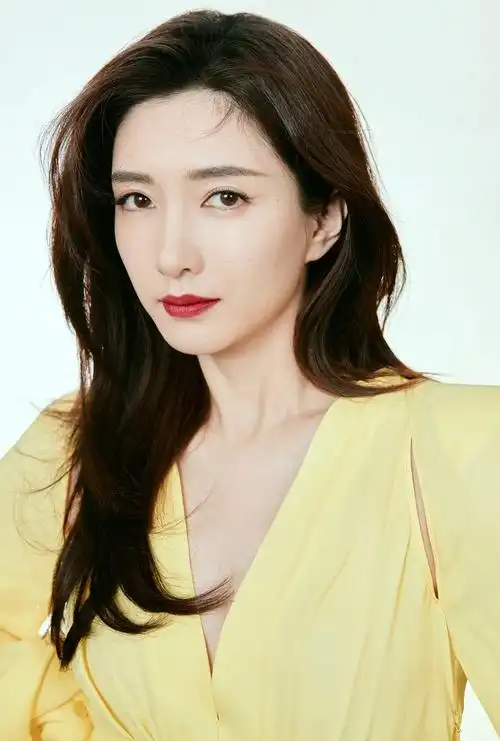 江疏影:曾有社交恐惧症,与胡歌分手7年,她活得更加自信洒脱