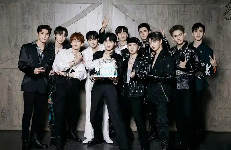 r1se解散进入倒计时,全员换上挥手告别头像,图片放大后又破防了