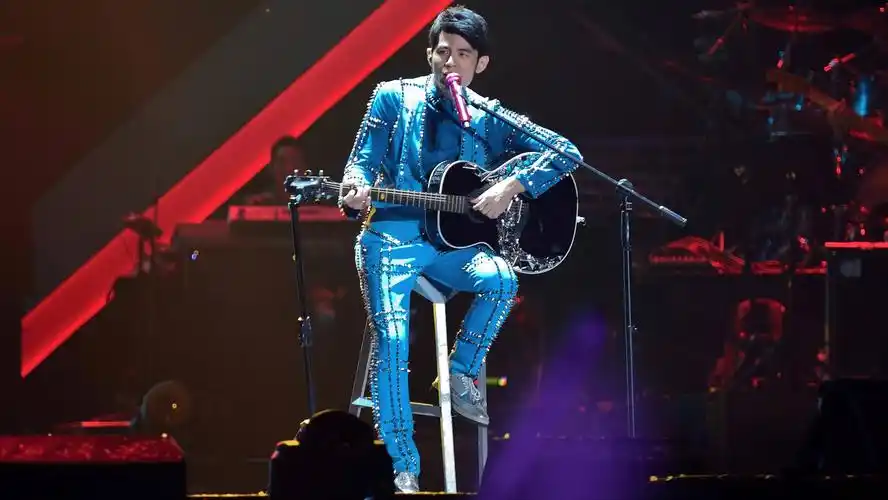 周杰伦海口唱演会上"海口三子"引热议,唱功惊艳成网友焦点_演唱会