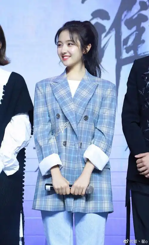 超爱李兰迪的格子西装,搭出来的风格很好看