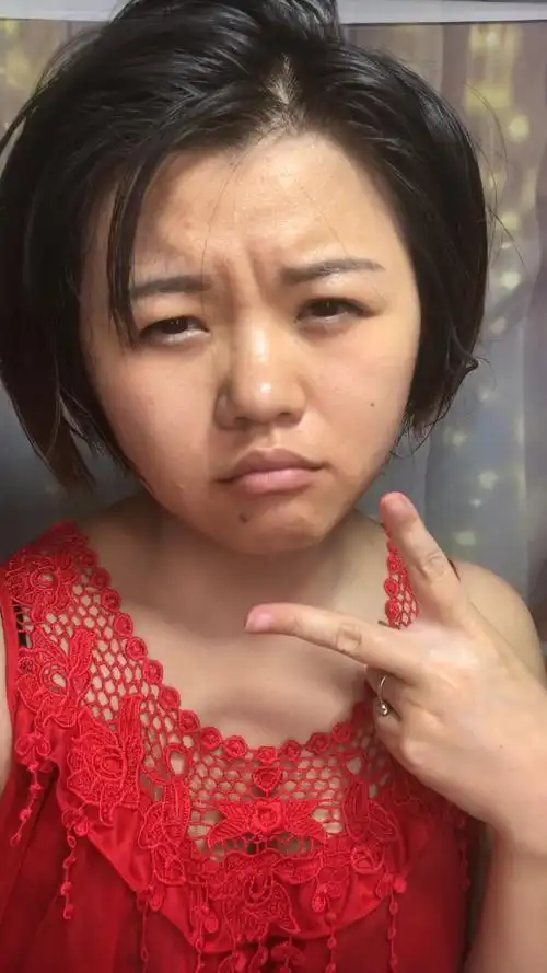 不化妆,丑的让人没法自拍