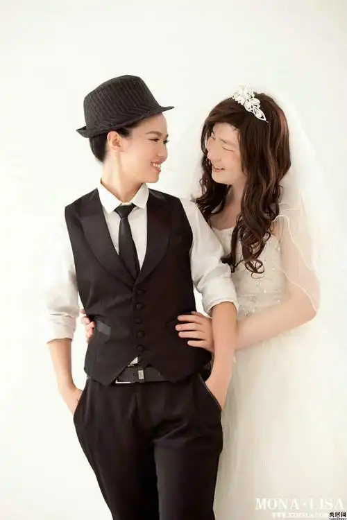 90后搞笑的男女反串婚纱照样片欣赏 男扮女装结婚照新奇搞怪and有笑点