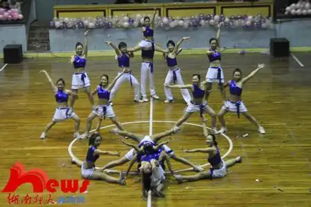 13人舞蹈队形怎么站好看