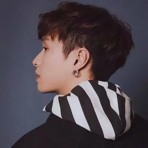 最帅气的侧脸男人