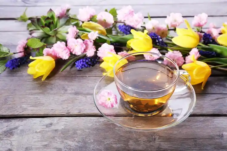 杯子,药茶,花,木质背景