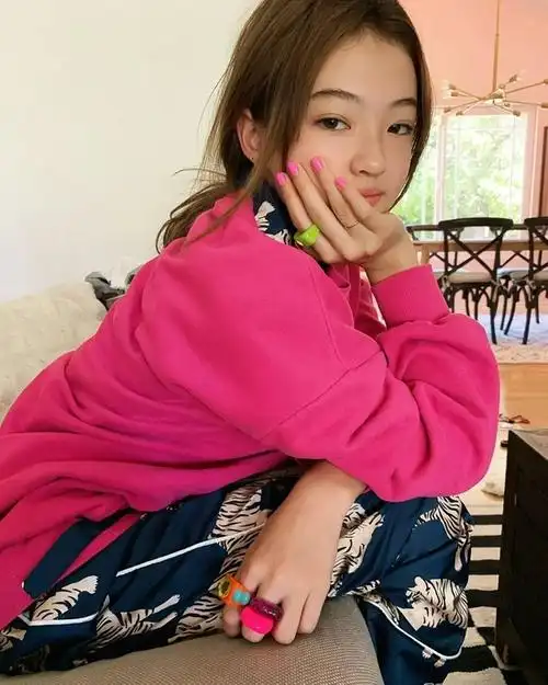 人称小jennie混血女孩ellagross要火了