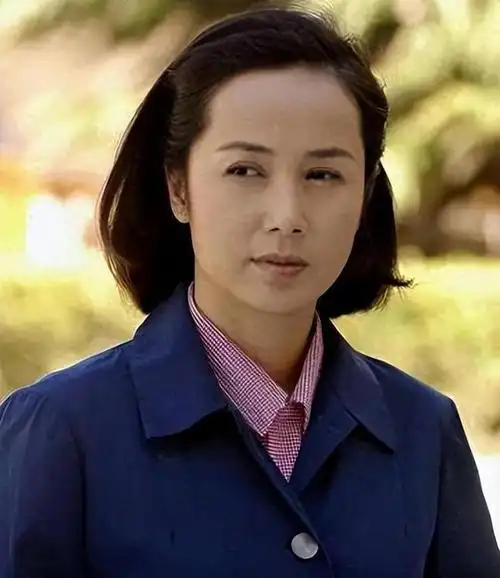 蒋雯丽母亲生三个女儿二女儿最漂亮小女儿婚姻让她最为担心