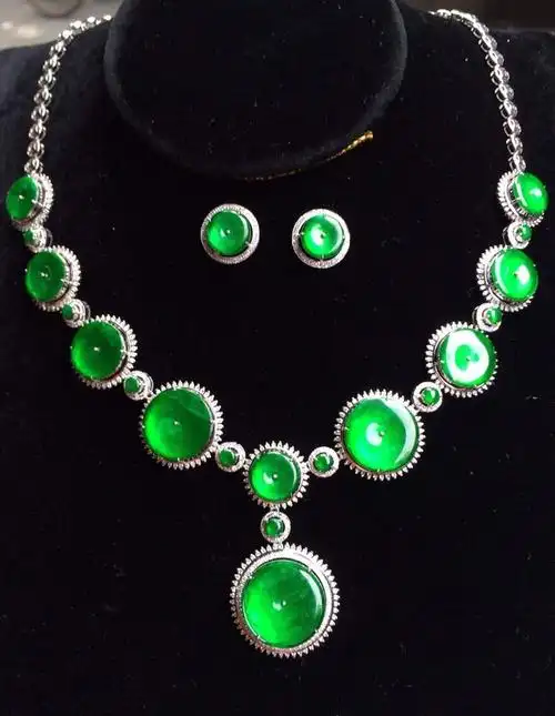 翡翠项链不同款式怎么搭配