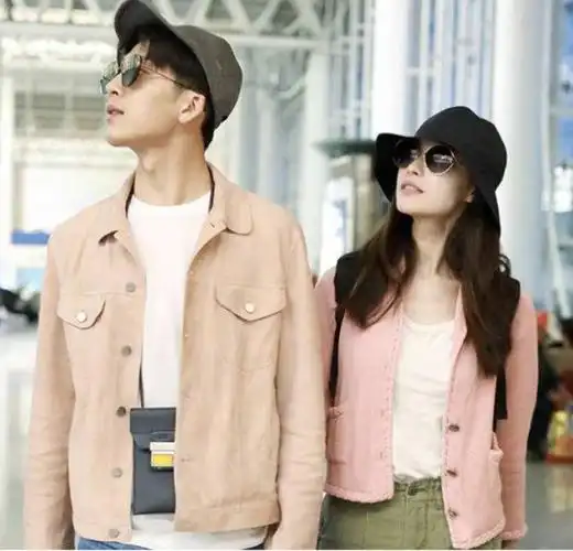 井柏然陈坤井柏然和陈坤两位单身男星逛家具店被拍