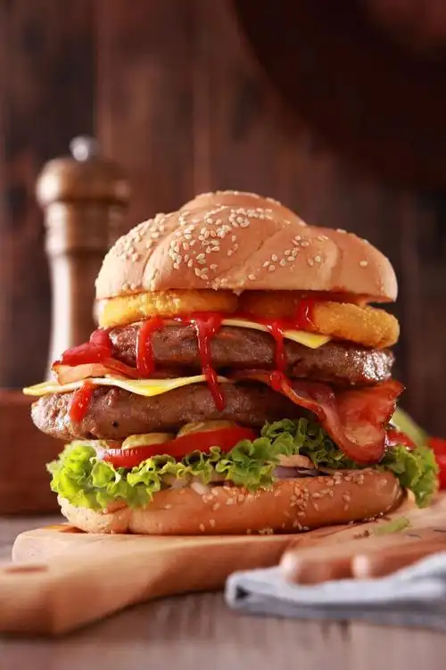 经典双层牛肉堡