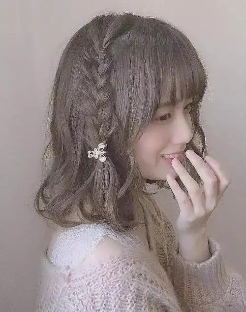 少女扎发型的多种扎法 头发扎起来做个美美的小甜心