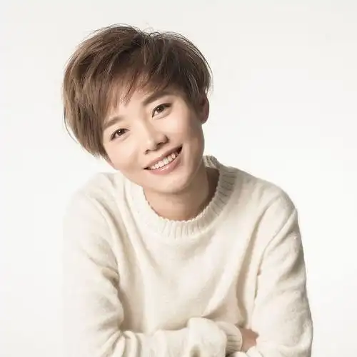 六星跑者许飞助阵特步企鹅跑 现场献唱引尖叫