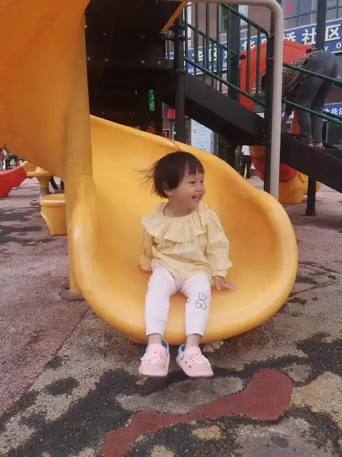 我的女孩真漂亮99#宝宝滑滑梯 #人类幼崽 #女儿控97请你 - 抖音