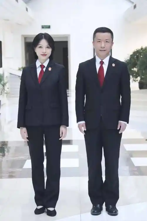 法院人,你穿对了吗?_审判_制服_法徽