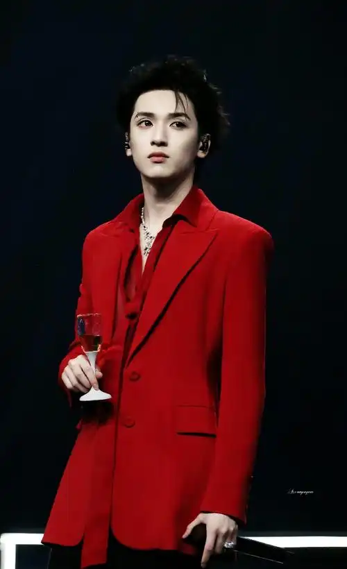 严浩翔叁重楼暨出道四周年演唱会##严浩翔 舞台风暴##严老师我需沂种