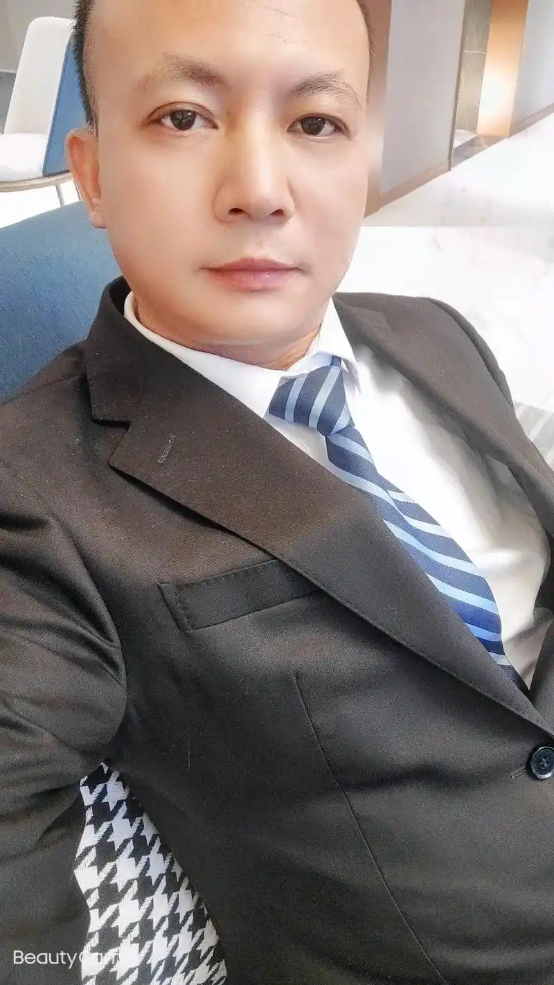 招聘保安6名 要求男性,50岁以下,4500元一个月,包吃住 - 抖音