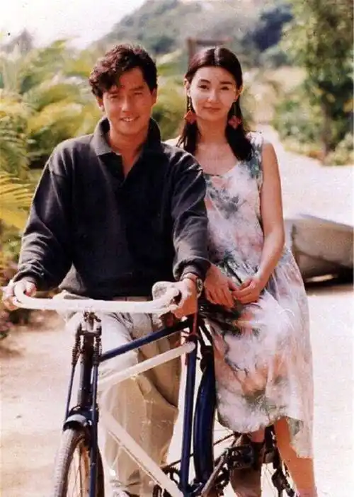 23岁迷上谭咏麟,无名无分也愿为其生娃,朱咏婷当年是为了什么?