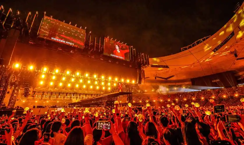 华晨宇广州四面台演唱会体育场连开,门票秒罄号召力惊人领军乐坛_火星