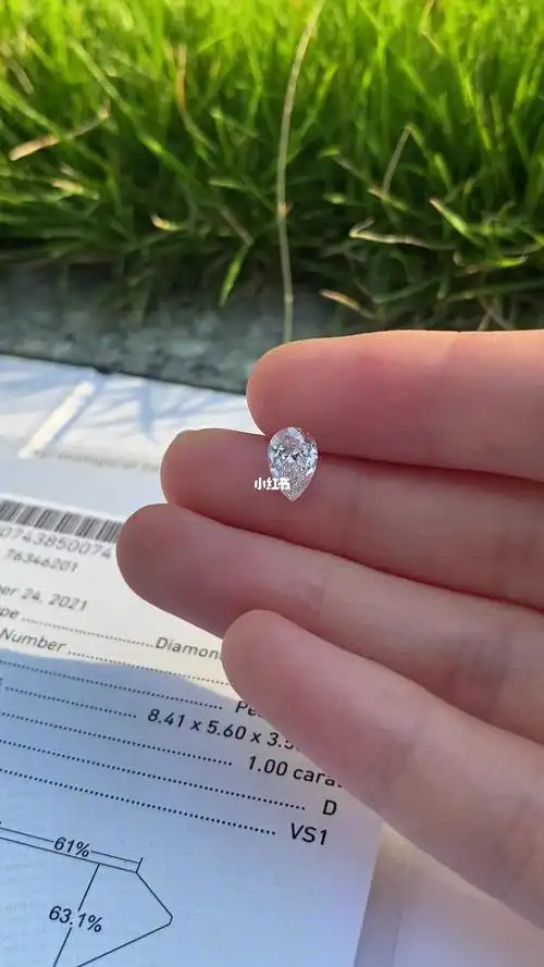 阳光下的1克拉水滴钻石绝美