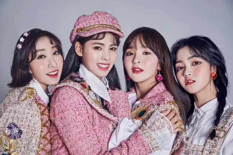 东方少女组合曝光樱花季写真优雅浪漫心动感十足