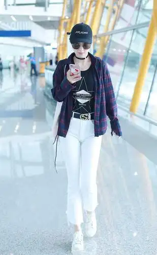 格子衫不会搭?学学吴昕短t格子配牛仔,包你喜欢